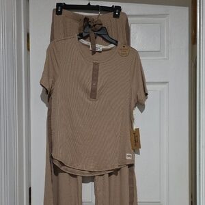 Bearpaw‎ Tan Ribbed Lounge Set. Size M.